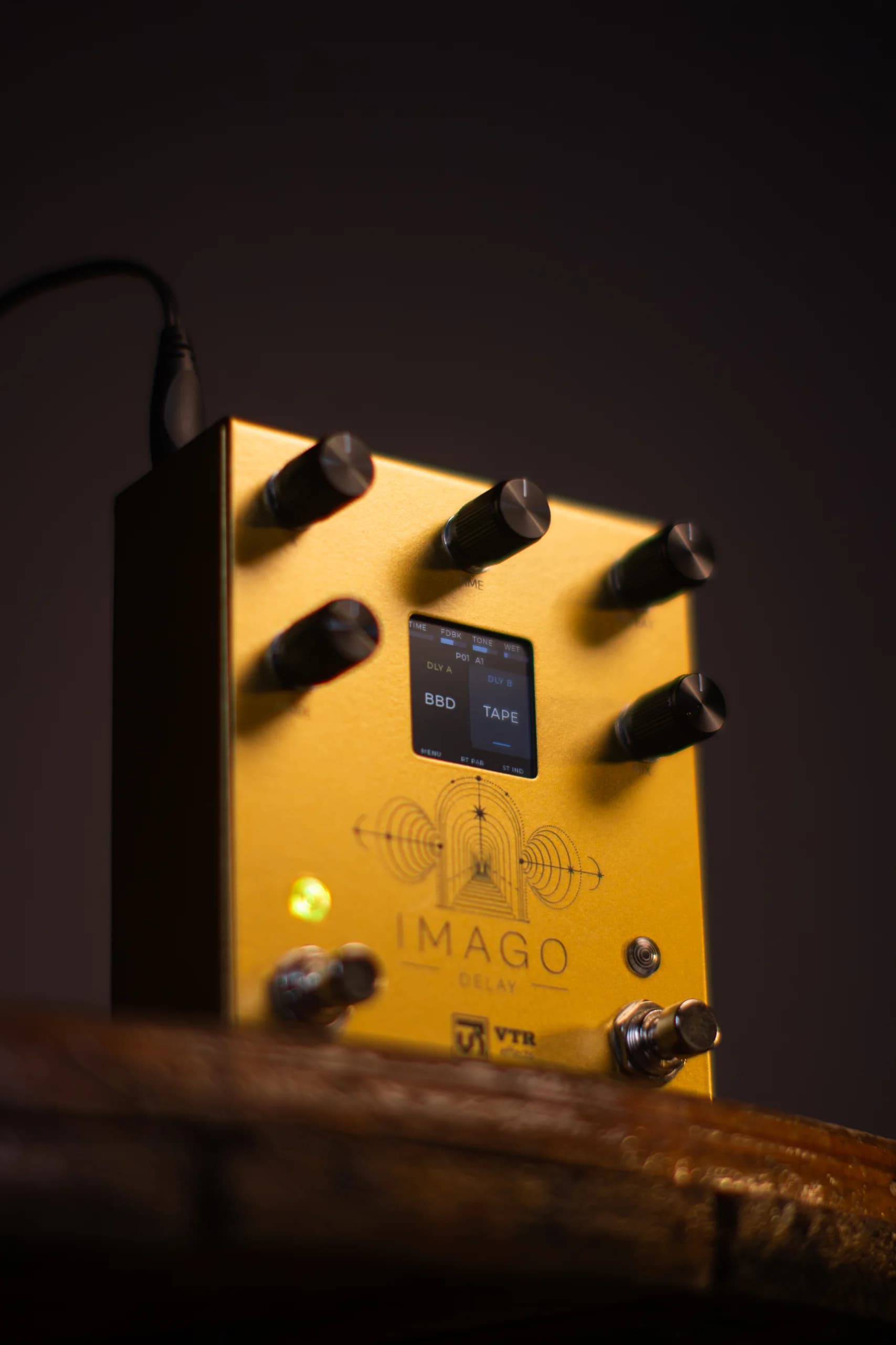 Imago Delay em ângulo, com os knobs em destaque