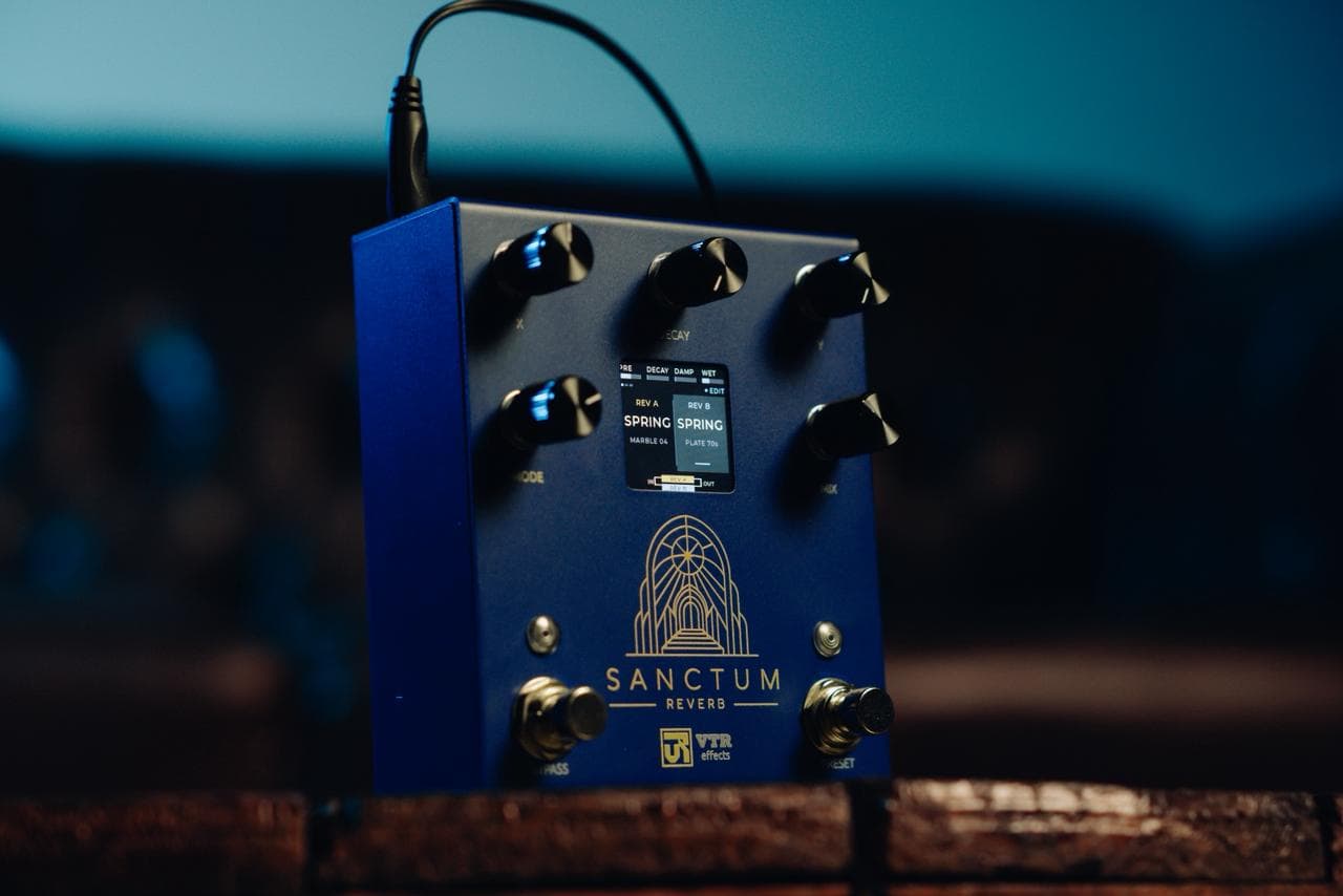 VTR Effects Sanctum Reverb pedal in blue, its display showing the REV A and REV B engines