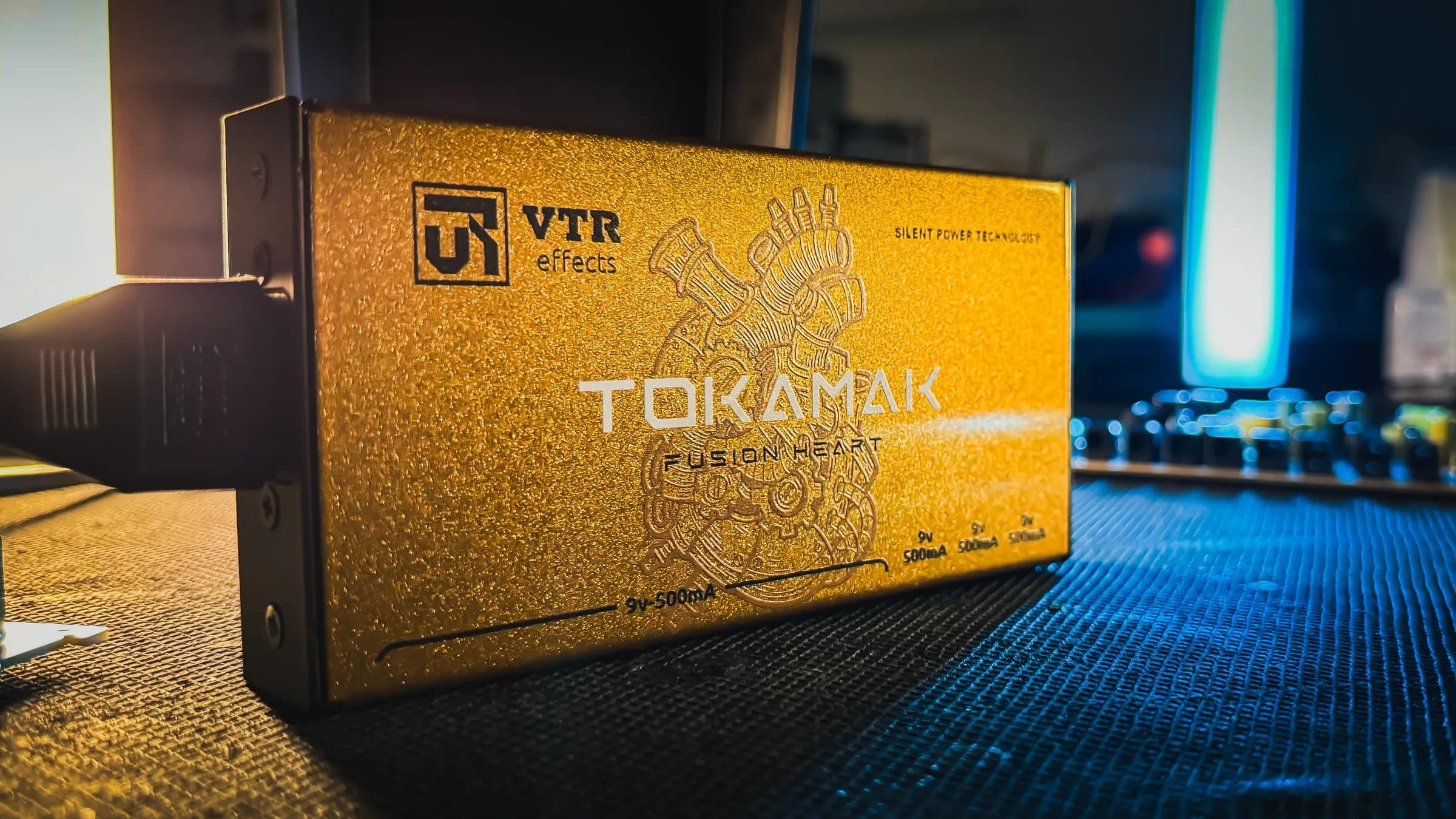Tokamak Fusion Heart em um pedalboard